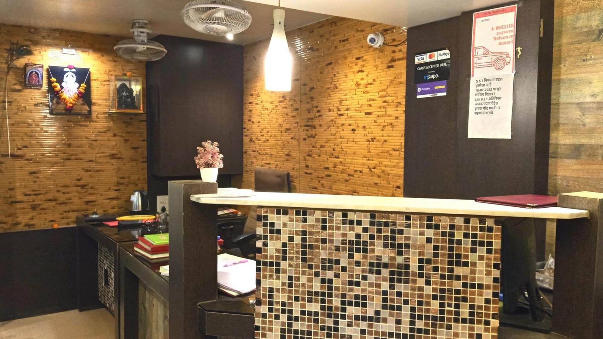 Hotel Ramniwas Jalgaon Exteriör bild
