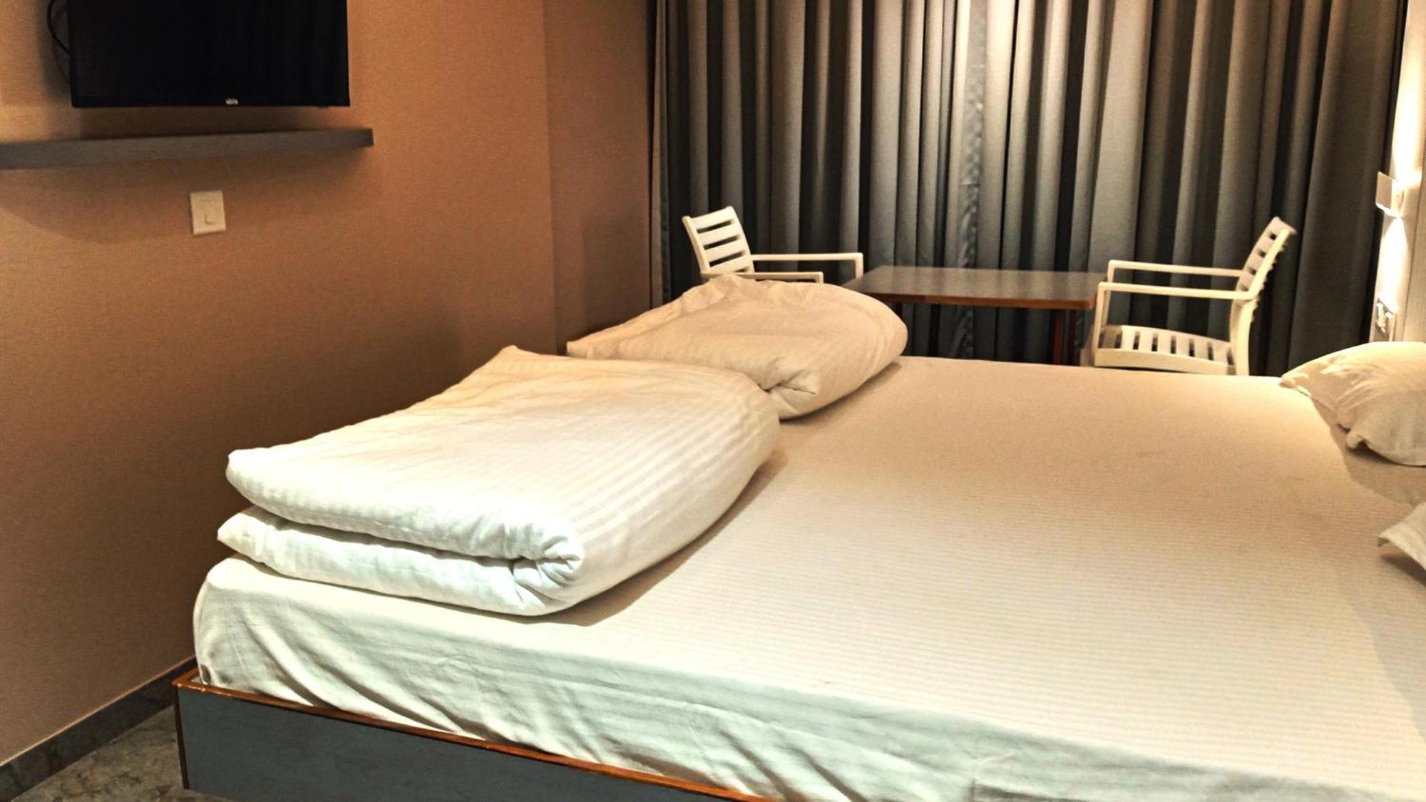 Hotel Ramniwas Jalgaon Exteriör bild