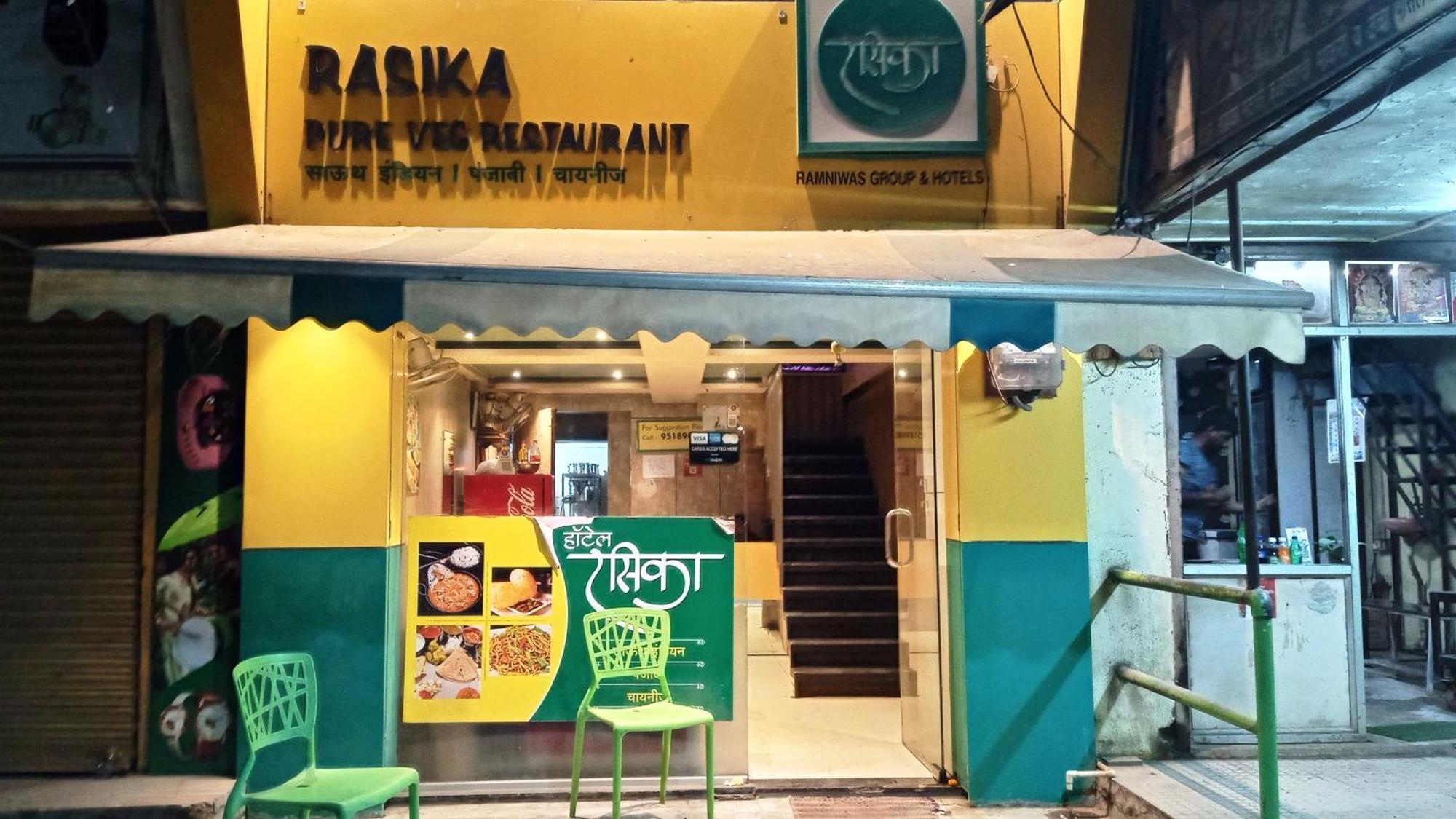 Hotel Ramniwas Jalgaon Exteriör bild